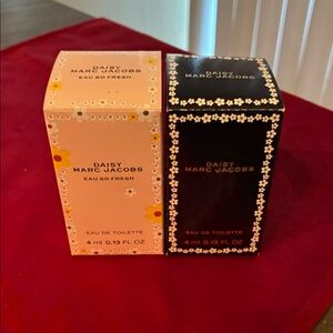 Marc Jacobs NIB Daisy Floral Accent Perfume Bottle Set